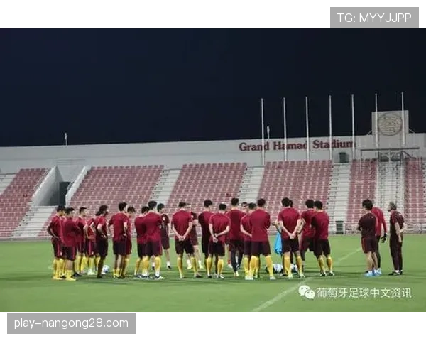 场边观察：教练通过平板电脑实时调取对方球员热点图进行布置